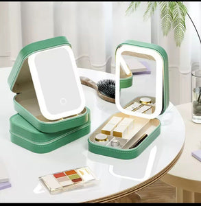COSMETIQUERA PORTATIL CON ESPEJO Y LUZ LED